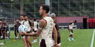 Jogadores do Flamengo treinam em NInho do Urubu