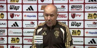 Léo Jardim em entrevista coletiva após o jogo contra o Santos, na Vila Belmiro