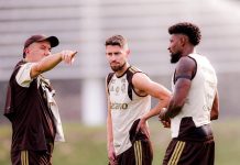 Leonardo Jardim define últimos detalhes da escalação do Flamengo contra o Estudiantes Treino no Ninho do Urubu
