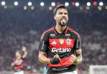 Paquetá comemora gol contra o Santos se colocando no topo de sua artilharia anual