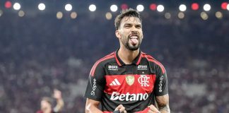 Paquetá comemora gol contra o Santos se colocando no topo de sua artilharia anual