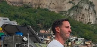 Saúl. jogador do Flamengo na Rocinha