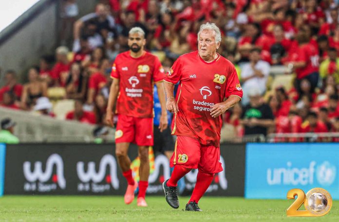 zico-jogo-das-estrelas Zico em jogo das Estrelas no Maracanã